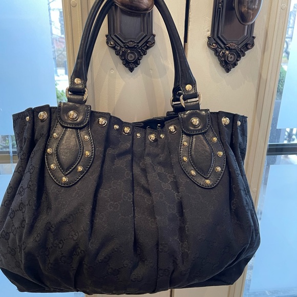 Gucci black GG canvas studded Pelham medium tote bag - Picture 2 of 8